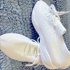 New White sneakers size 40.